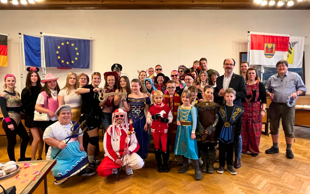Närrisches Treiben: Karnevalisten der Kolpingsfamilie feiern gelungene Übernahme des Schwelmer Rathauses