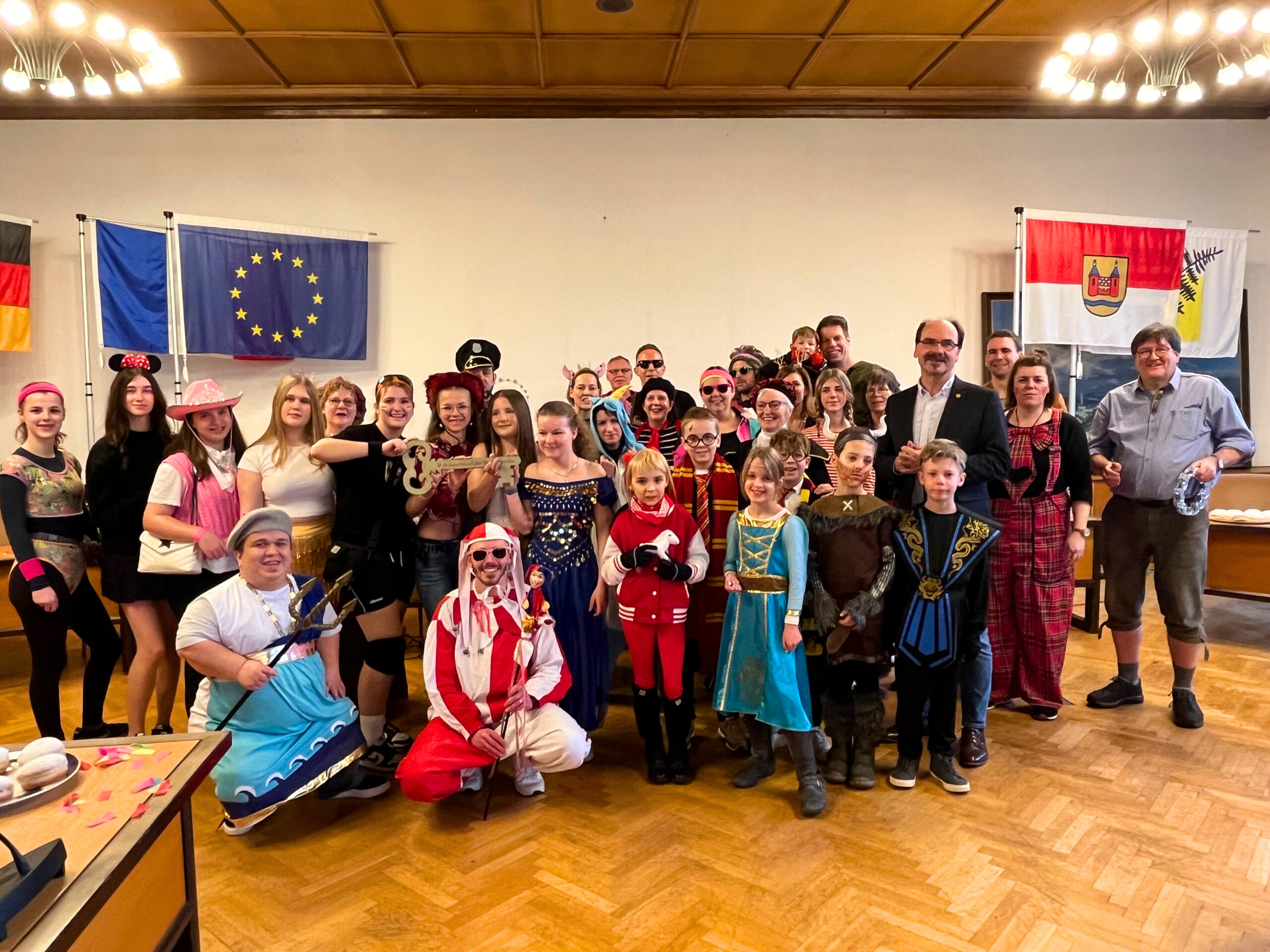 Karnevalisten der Schwelmer Kolpingsfamilie eroberten am Rosenmontag das Schwlemer Rathaus